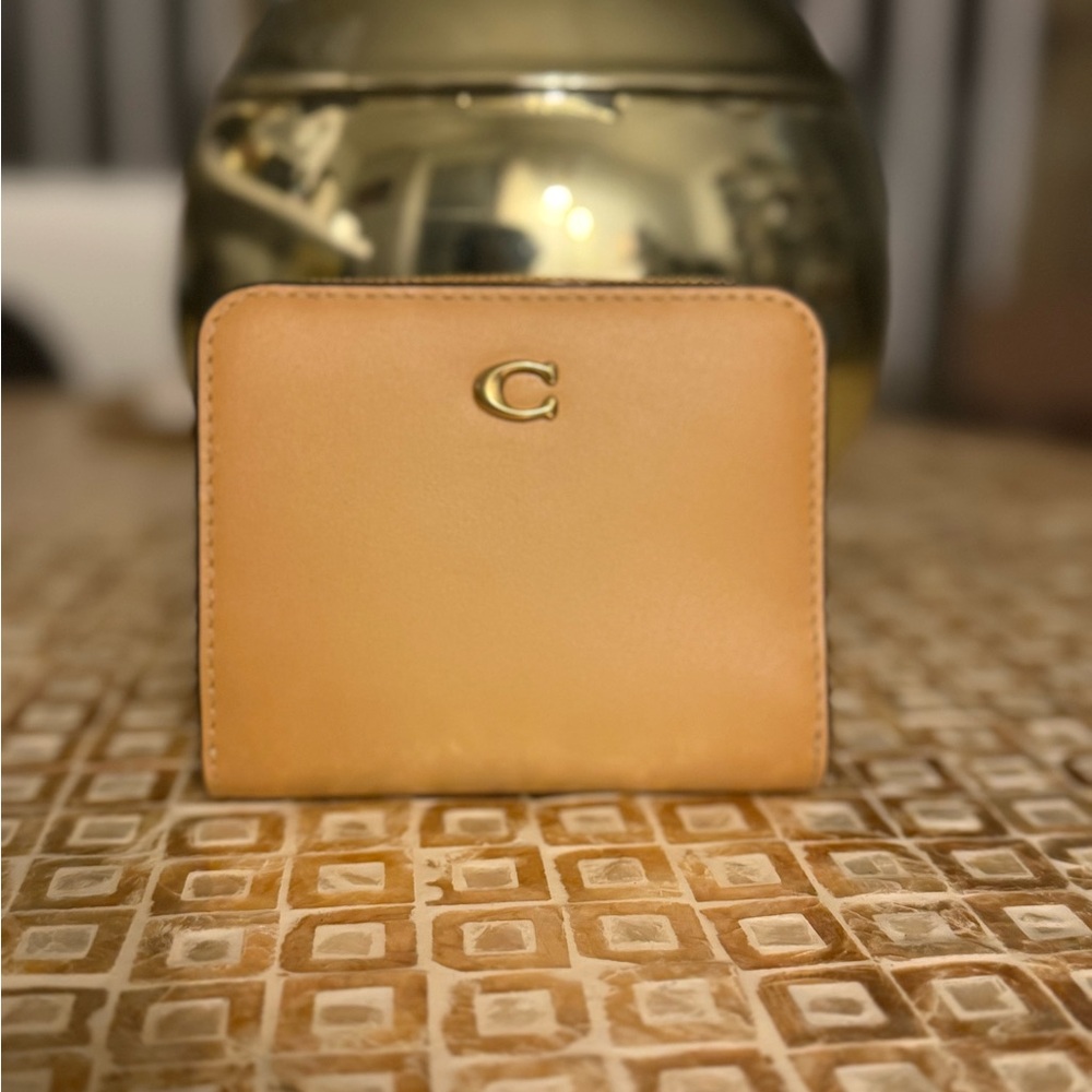 ‼️SOLD‼️Coach Tan Leather Billfold Wallet